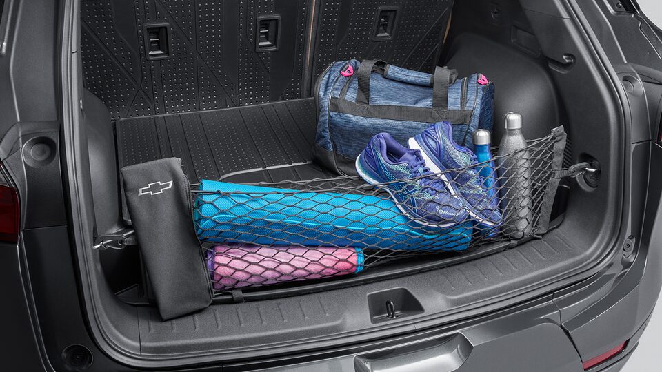Añade la red de carga vertical para organizar el espacio de cajuela en tu Chevrolet Blazer 2025