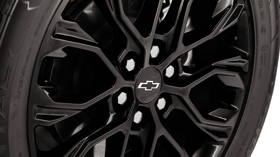 Dale un look diferenciado a tu Chevrolet Blazer 2025 con el centro de rin en negro con emblema para camioneta mediana