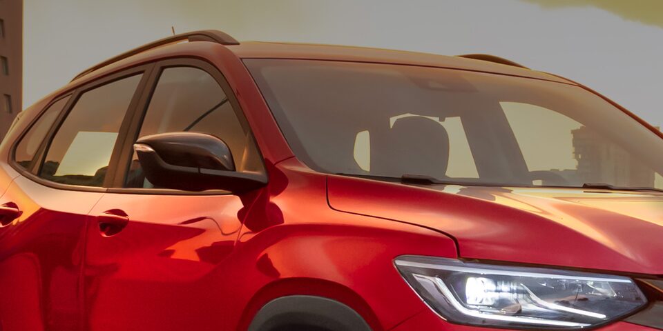 Chevrolet Tracker RS, SUV con espejos retrovisores en color negro
