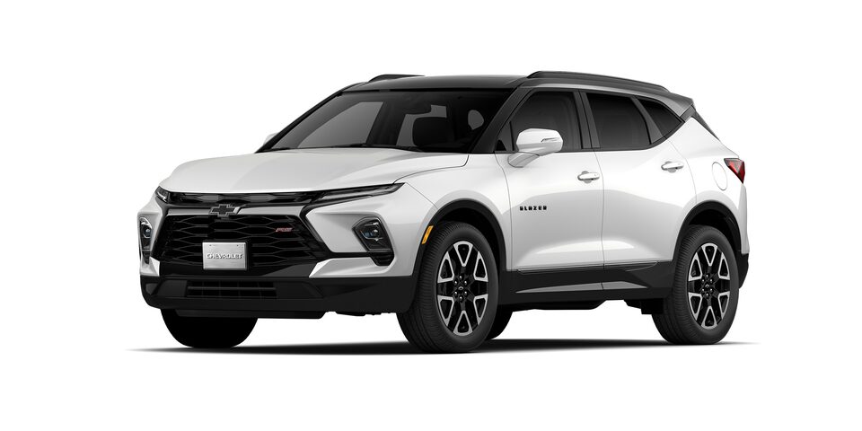 Chevrolet Blazer 2025, camioneta mediana en color blanco platino