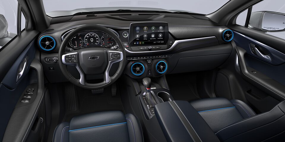 Piel negro con acentos azules de Chevrolet Blazer 2025, camioneta mediana