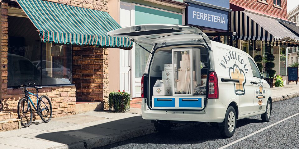 Chevrolet Tornado Van 2023 con gran versatilidad y espacio con volumen de carga 3,050 L