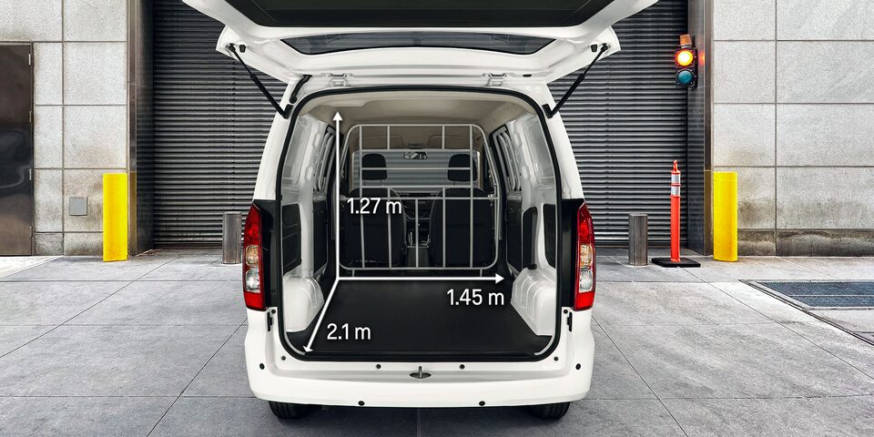 Chevrolet Tornado Van 2023 con espacio de carga con 2.1 m de profundidad, 1.27 m de altura y 1.45 m de ancho